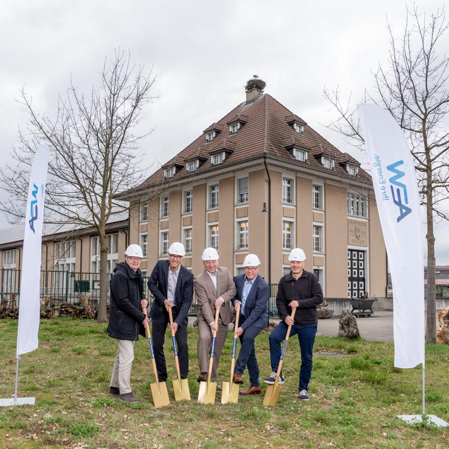 Ralph Wächter (Vizepräsident Gemeinde Augst), David Gautschi (Leiter Geschäftsbereich Produktion AEW), Dr. Raffael Schubiger (Präsident des Verwaltungsrats AEW/KWA), Daniel Wernli (Leiter Wärmeproduktion AEW), Manuel Häfeli (Betriebsleiter KWA)